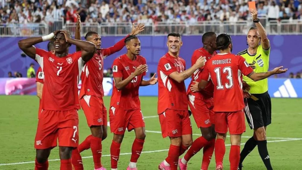 «يويفا» يرفض تدخل تقنية الفيديو لمعاقبة التمثيل