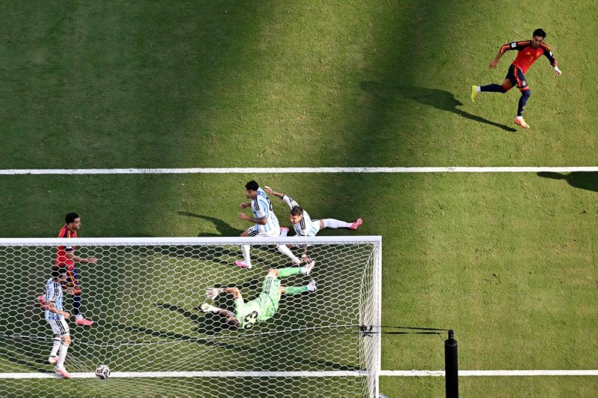 إماراتي من مواليد إسبانيا يحتفل بكأس العالم
