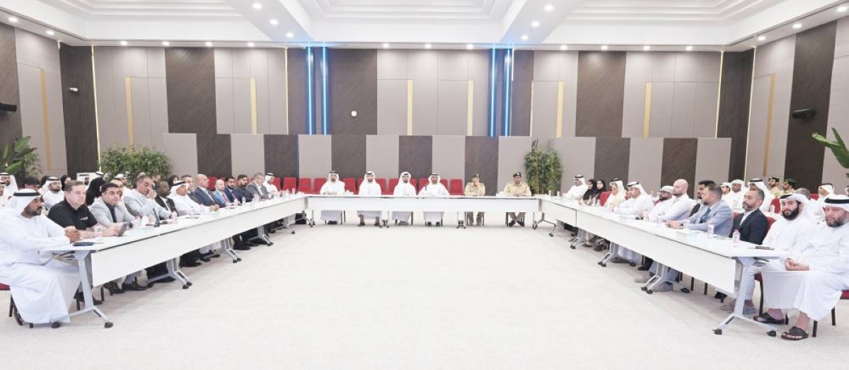 بحث تعزيز أمن المجمعات السكنية في دبي بالشراكة مع القطاع العقاري