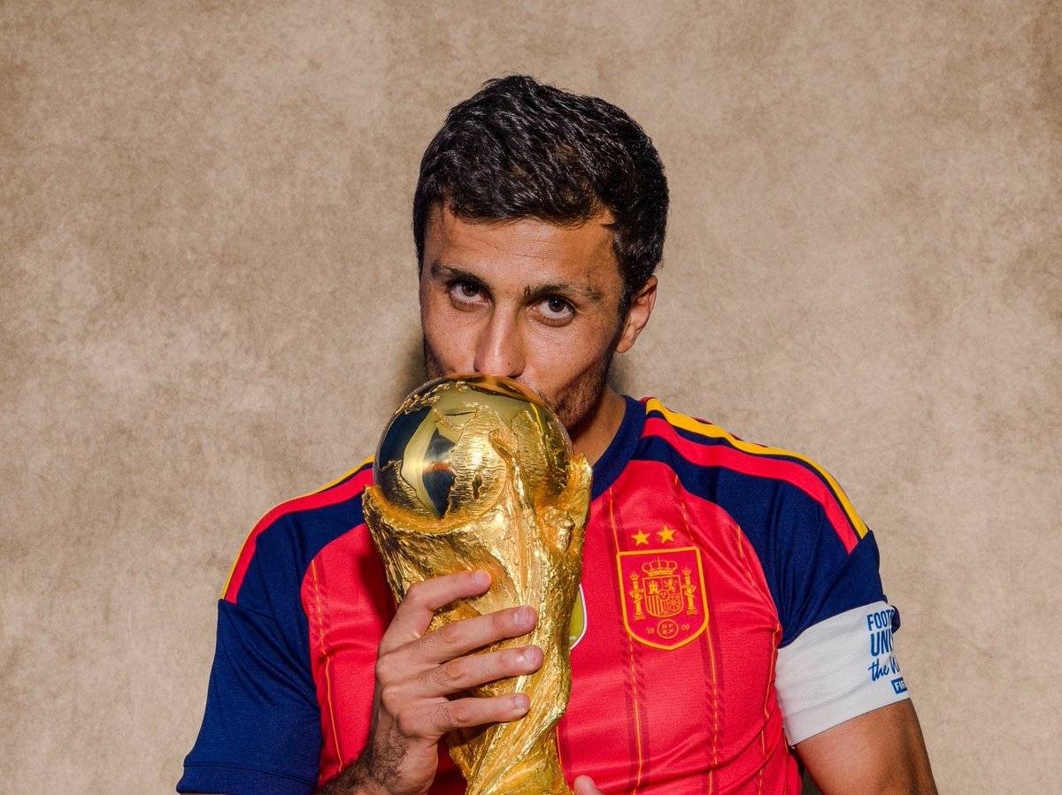 موافقة رودري تقربه من ارتداء قميص ريال مدريد
