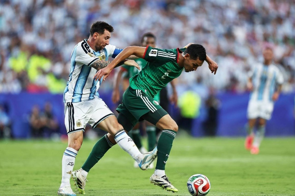 عدم طرد ميسي بعد مخالفة عليه أثار الجدل.. الجزائري ماندي يعلن اعتزاله دولياً