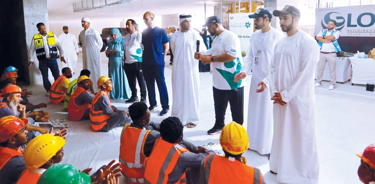شرطة دبي تعزز وعي العمال بمخاطر الاحتيال والإجهاد الحراري عبر «ظلاً وأجراً»