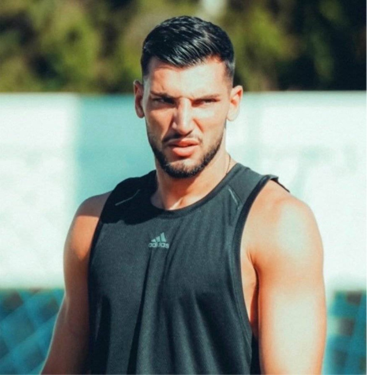 مهاجم إسباني يهرب من شبح السجن 8 سنوات إلى الدوري اليوناني