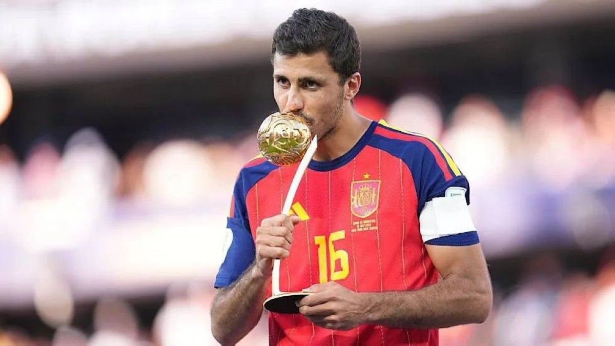 مفاجأة الانتقالات ..  رودري يفضل برشلونة على ريال مدريد
