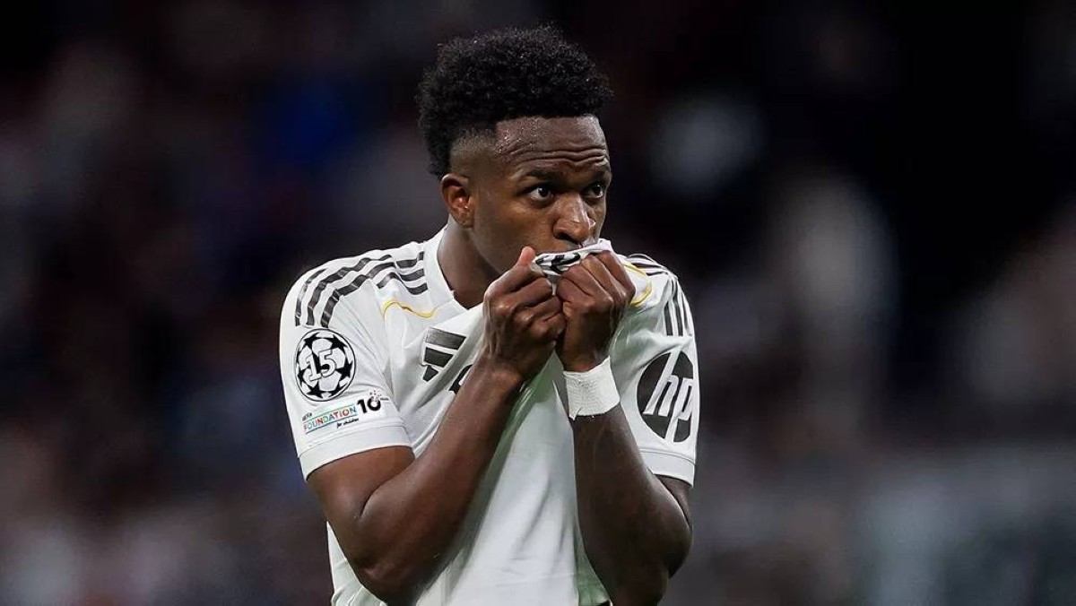 رسمياً.. فينيسيوس يغلق باب الرحيل ويجدد لريال مدريد