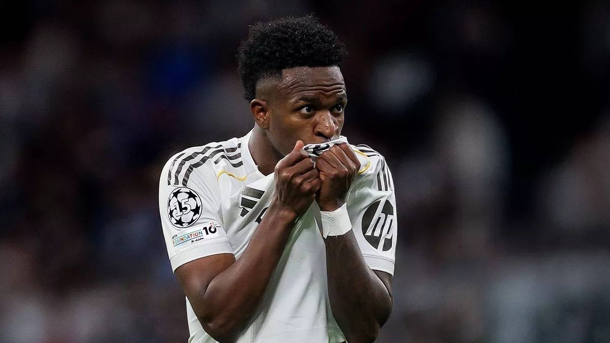 متى يتذكر اللاعب أنه يحب ناديه وجماهيره؟ فينيسيوس يرد