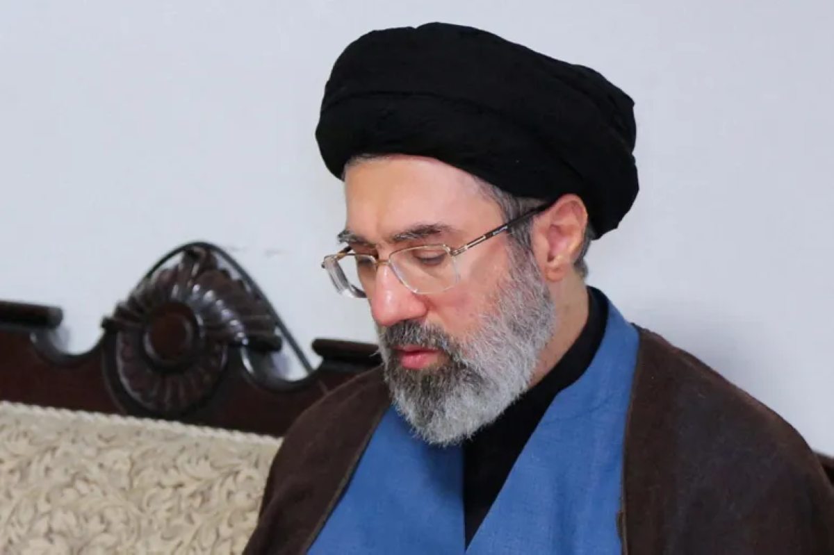 مجتبى يغيّر قيادة إيران العسكرية.. وترامب يضع شرطاً جديداً للمفاوضات