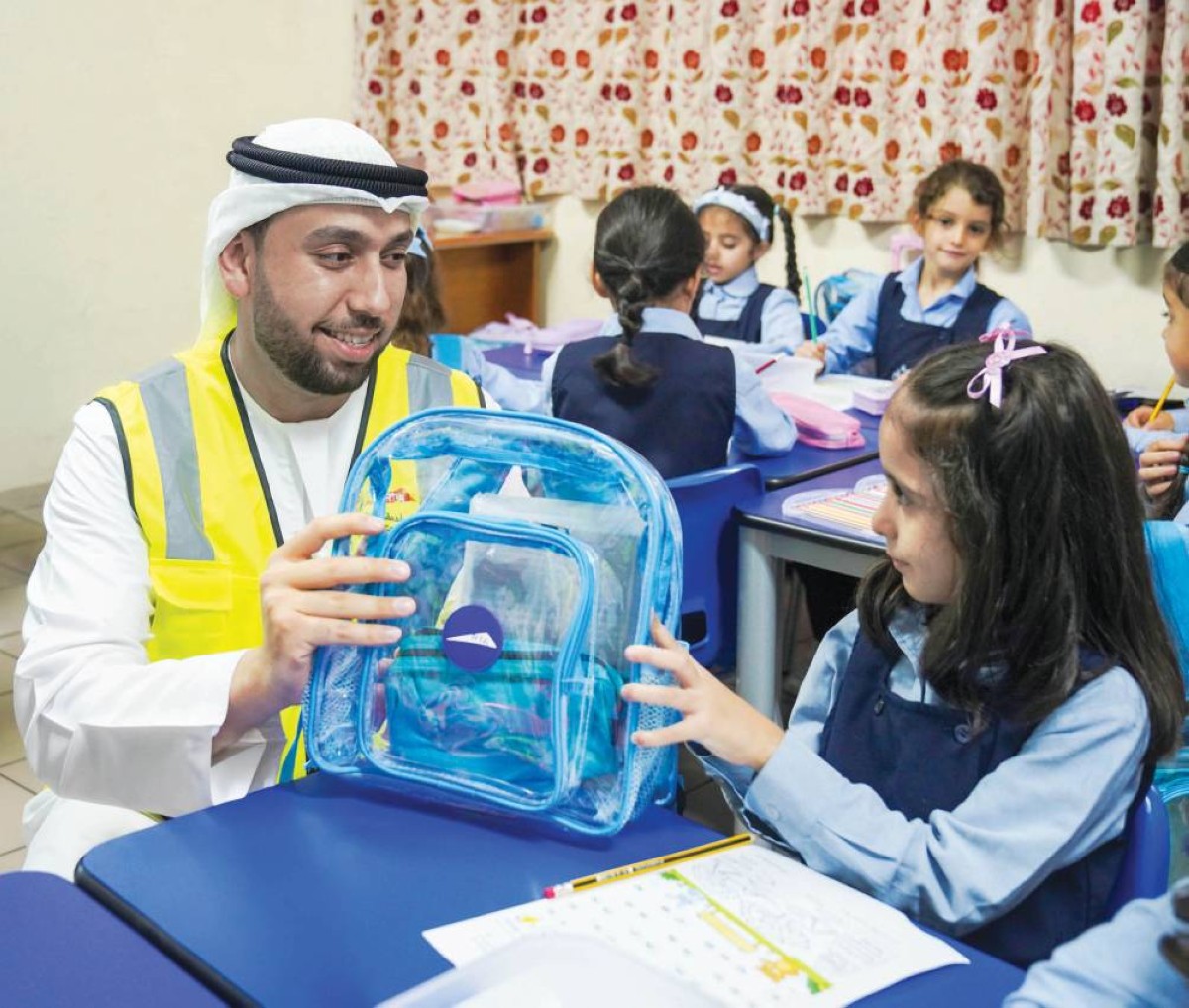 «طرق دبي» توعي الطلبة وأولياء الأمور بإجراءات السلامة