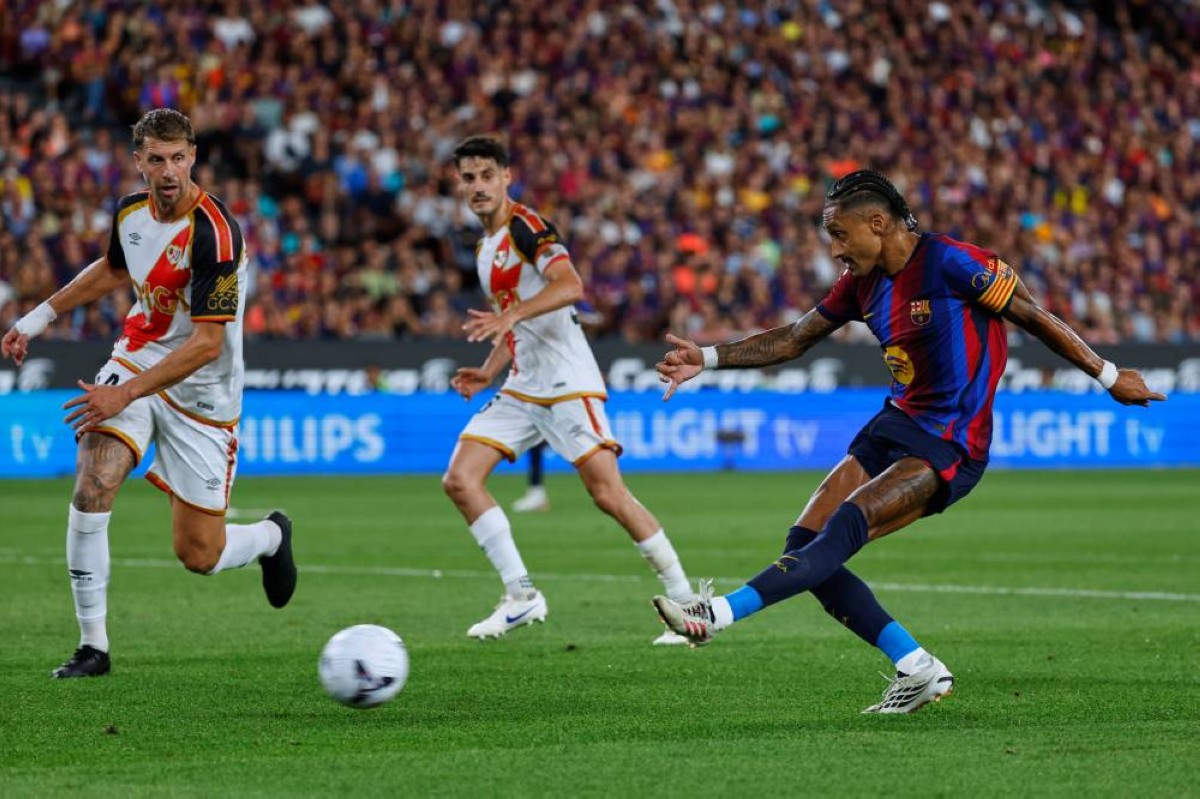 إيرادات برشلونة تتجاوز المليار يورو