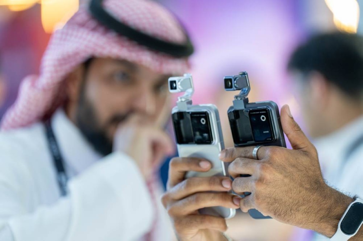 هونر تكشف عن أول هاتف روبوتي في العالم خلال "LEAP 2026"