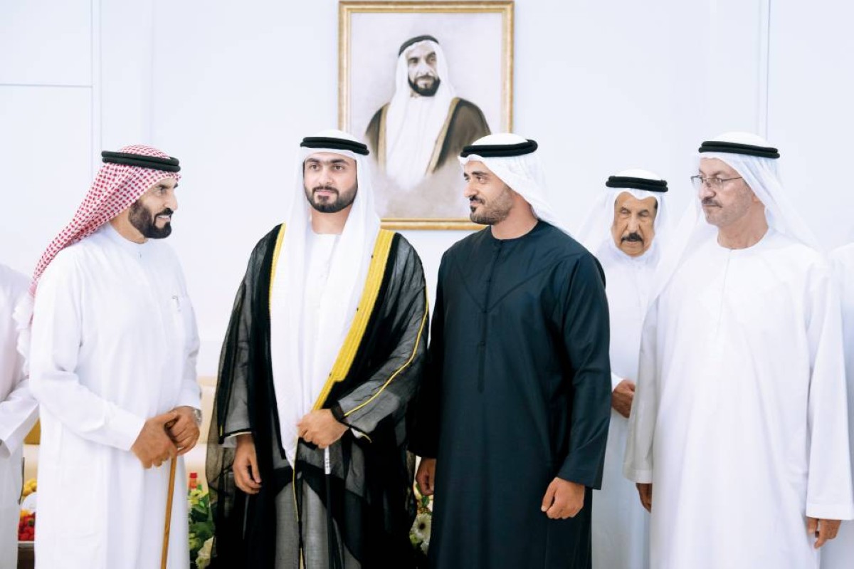 زايد بن محمد يحضر أفراح الشحي والسويدي