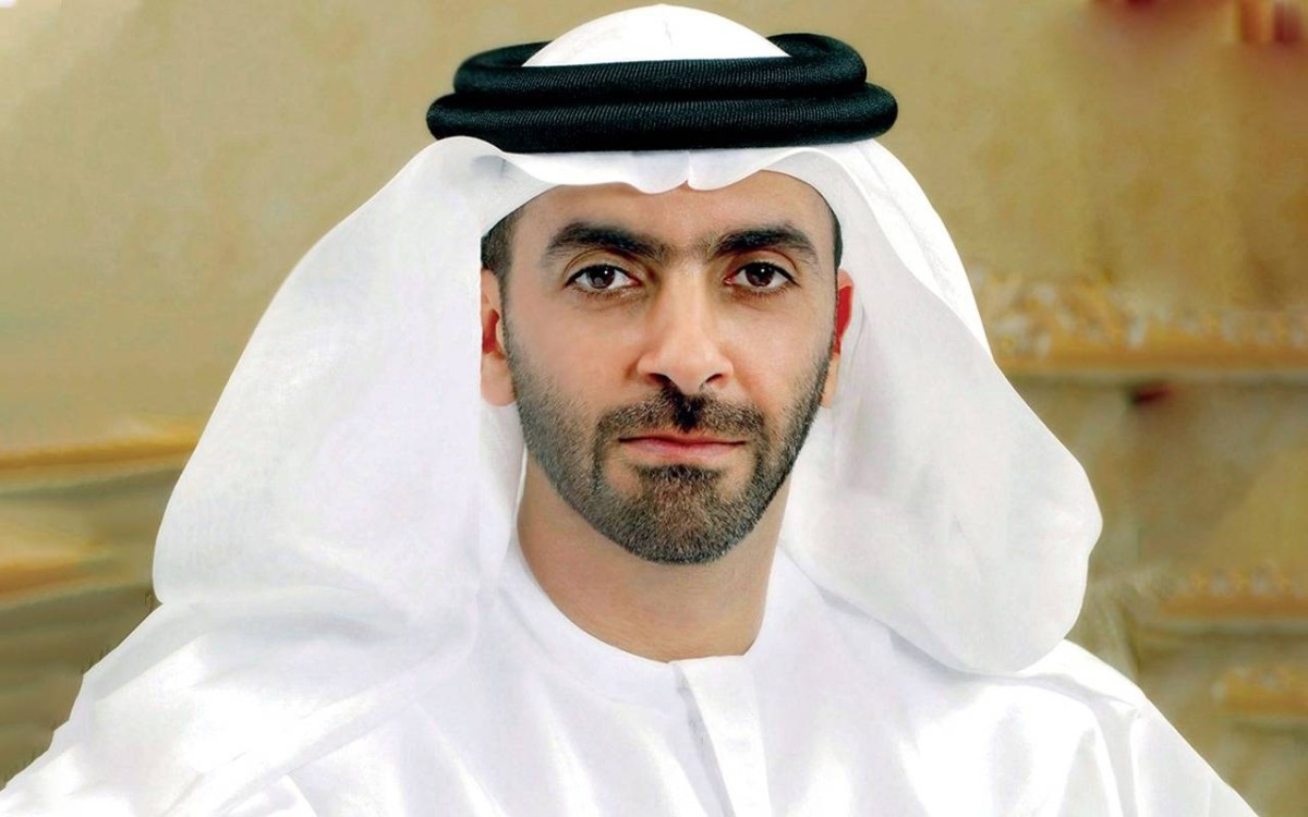 سيف بن زايد في أبيات شعرية: في يوم واحد زاروا الغرب والشرق..حرّاس دار مخضّعين الطموحات
