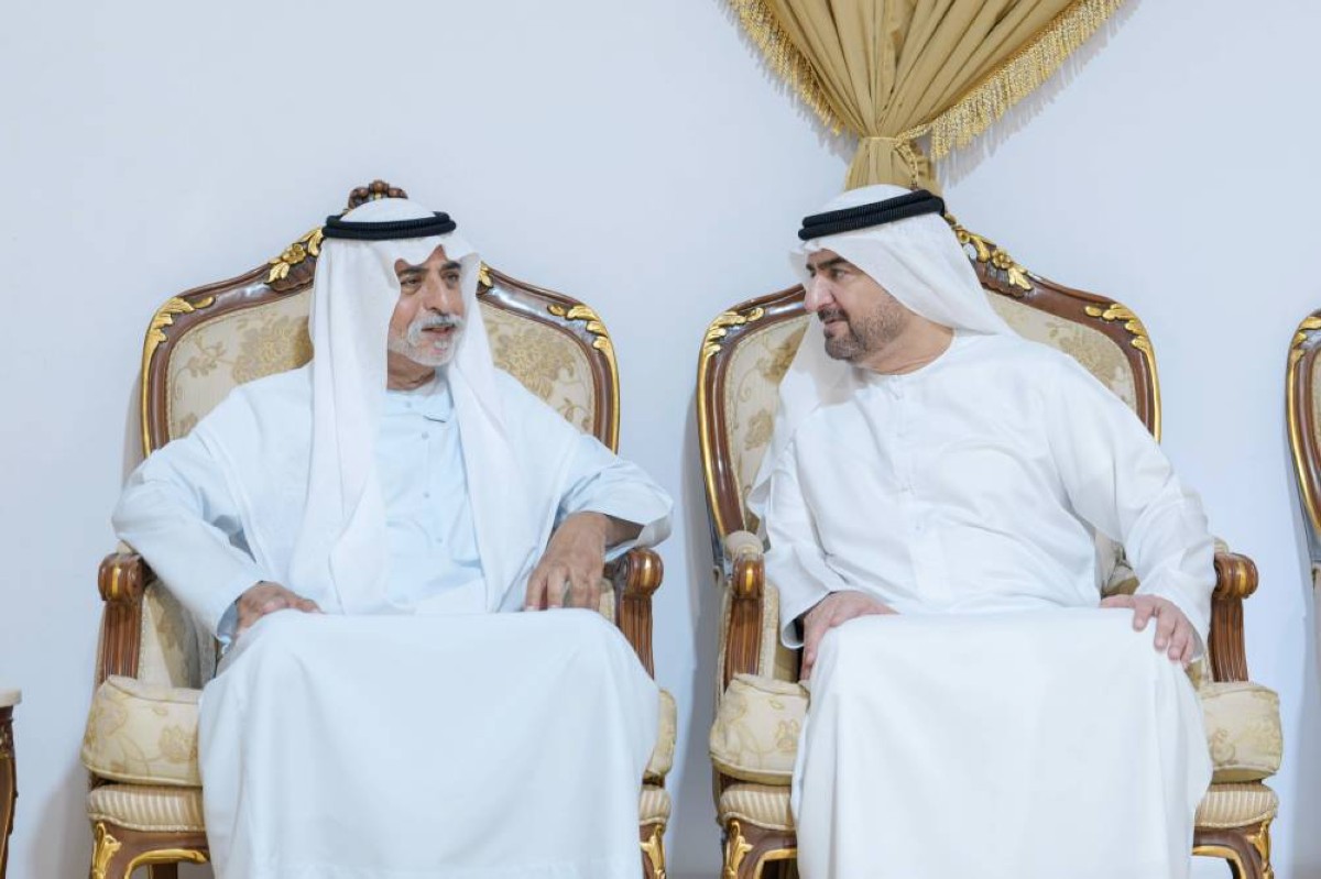 عبدالله بن سالم يستقبل المعزين في وفاة محمد بن سالم القاسمي