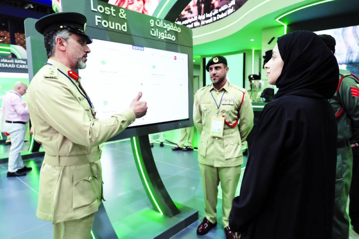 شرطة دبي تواصل تقديم خدماتها الذكية ومبادراتها الأمنية والسياحية لزوار «سوق السفر العربي»