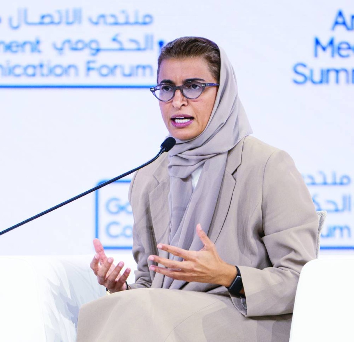 نورة الكعبي: الدبلوماسية تبني جسور التواصل وتفتح نوافذ الحوار