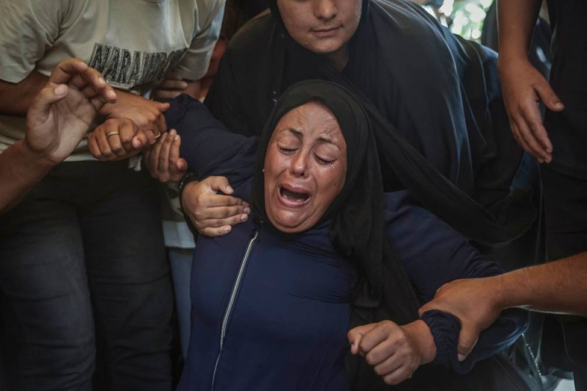 فاجعة غزة.. وفاة21 شخصاً في انهيار مبنى يؤوي نازحين