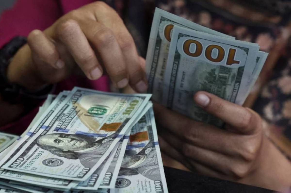 الدولار عند أعلى مستوى في 7 أسابيع
