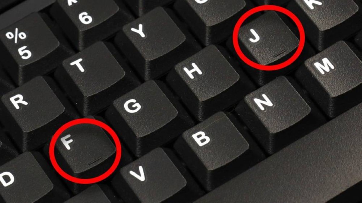 وظيفة مهمة.. لماذا توجد علامات على F وJ ورقم 5 في لوحة المفاتيح؟