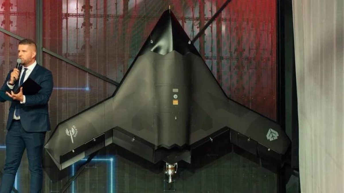 طائرة مسيّرة بولندية تشبه B-2.. ما سر التصميم «الشبح»؟