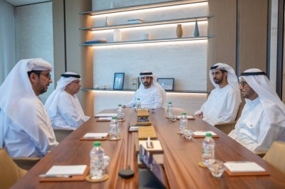 حمدان بن محمد يطّلع على جهود وزارة الموارد البشرية والتوطين