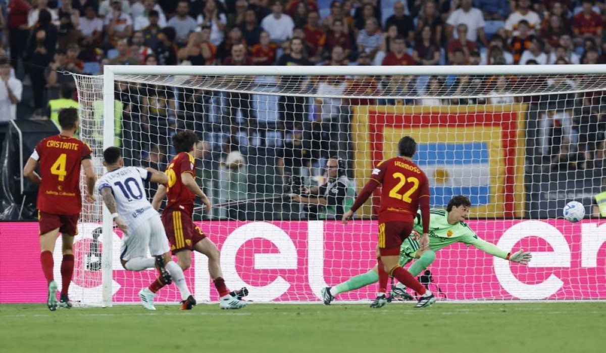 مارتينيز يقود إنتر ميلان لتعادل مثير مع روما في الدوري الإيطالي