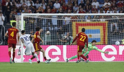 مارتينيز يقود إنتر ميلان لتعادل مثير مع روما في الدوري الإيطالي
